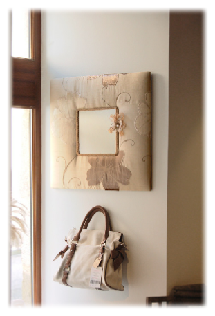 Miroir tissu satin et fleurs velours