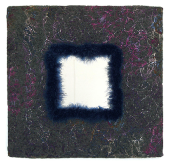 Miroir garni  en laine rebrodée galon en boa plume