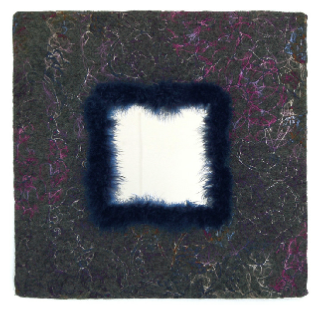 Miroir garni  en laine rebrodée galon en boa plume